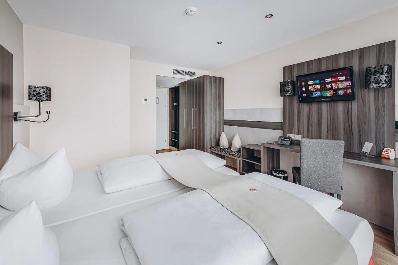 Hotel Isartor Munich 3*,